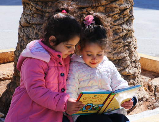 Syriske børn med bibel