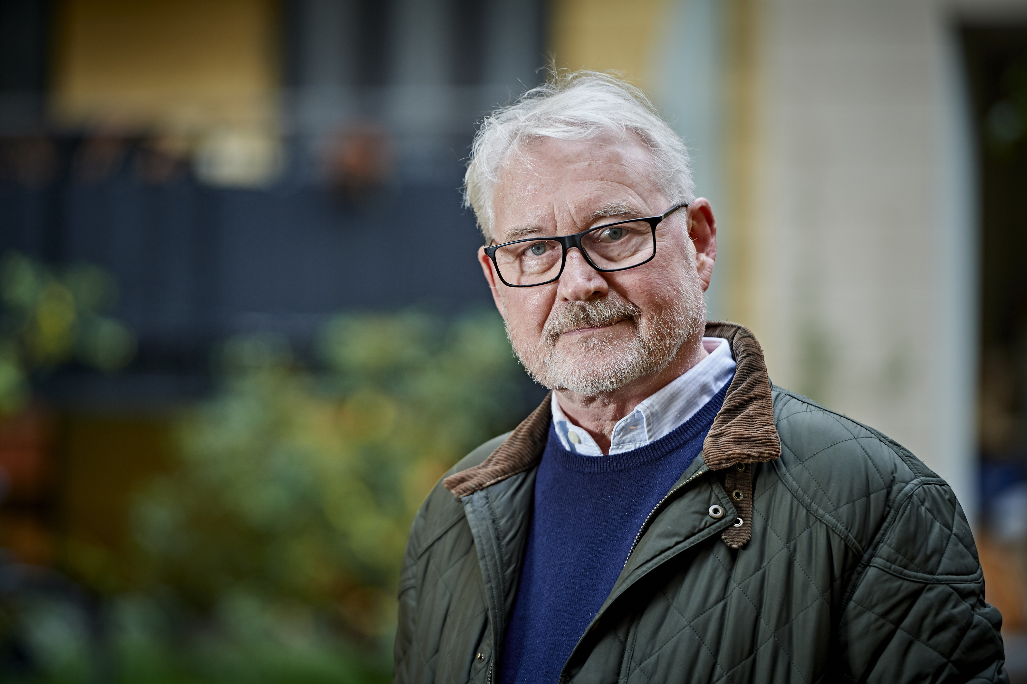 "Der er passager, som jeg ofte vender tilbage til, som er blevet en del af min åndelige håndbagage", siger Bjarne Reuter om Bibelen. Foto: Carsten Lundager.