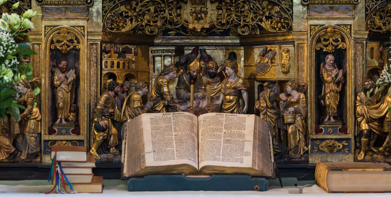Bibelen på Roskilde Katedrals hovedalter