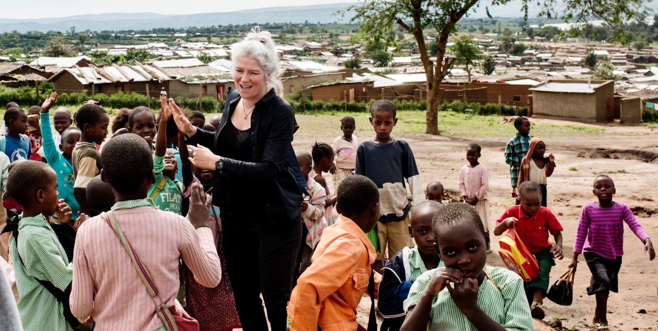 Synne Garff besøger flygtningelejren Nakivale i Uganda. Her har bibelsk sjælesorg givet livsmodet tilbage til mange traumatiserede. Foto: Les Kaner.