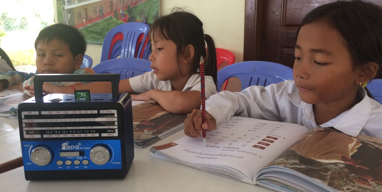 Læsekurser bruger Bibelen til at lære både børn og voksne i Cambodja at læse. Foto: Birgitte Stoklund Larsen