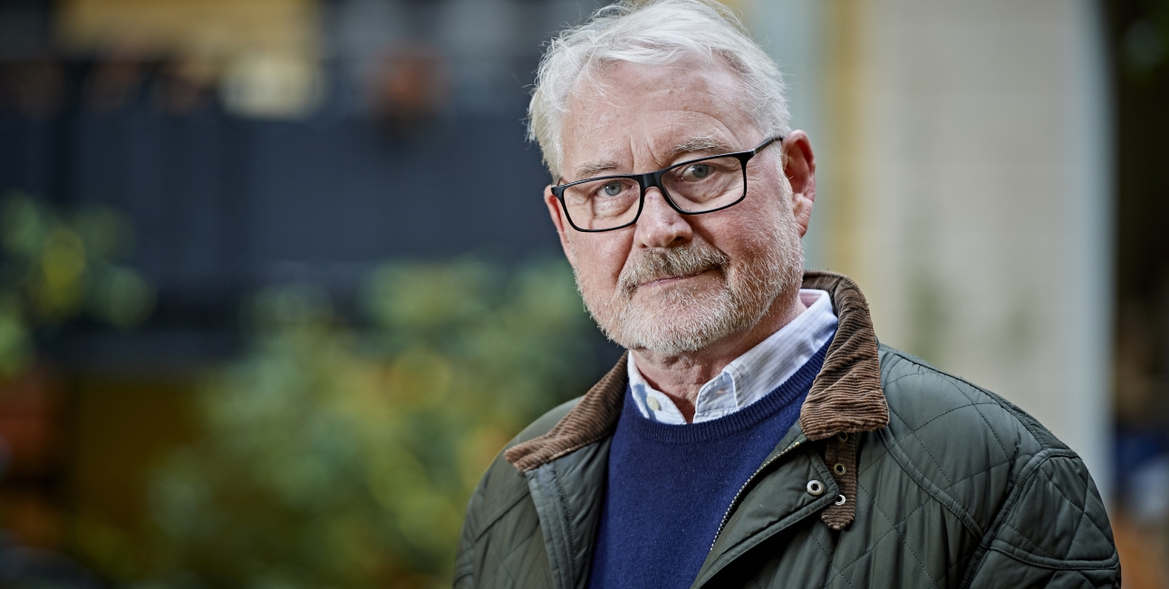 "Der er passager, som jeg ofte vender tilbage til, som er blevet en del af min åndelige håndbagage", siger Bjarne Reuter om Bibelen. Foto: Carsten Lundager.