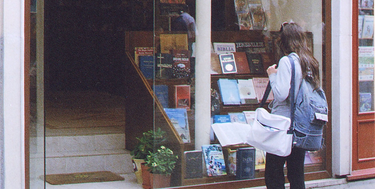 Bibelbutikken i Istanbul spiller en nøglerolle i formidling af kristendommen. 15.000 besøger butikken hvert år. Foto: De Forenede Bibelselskaber.