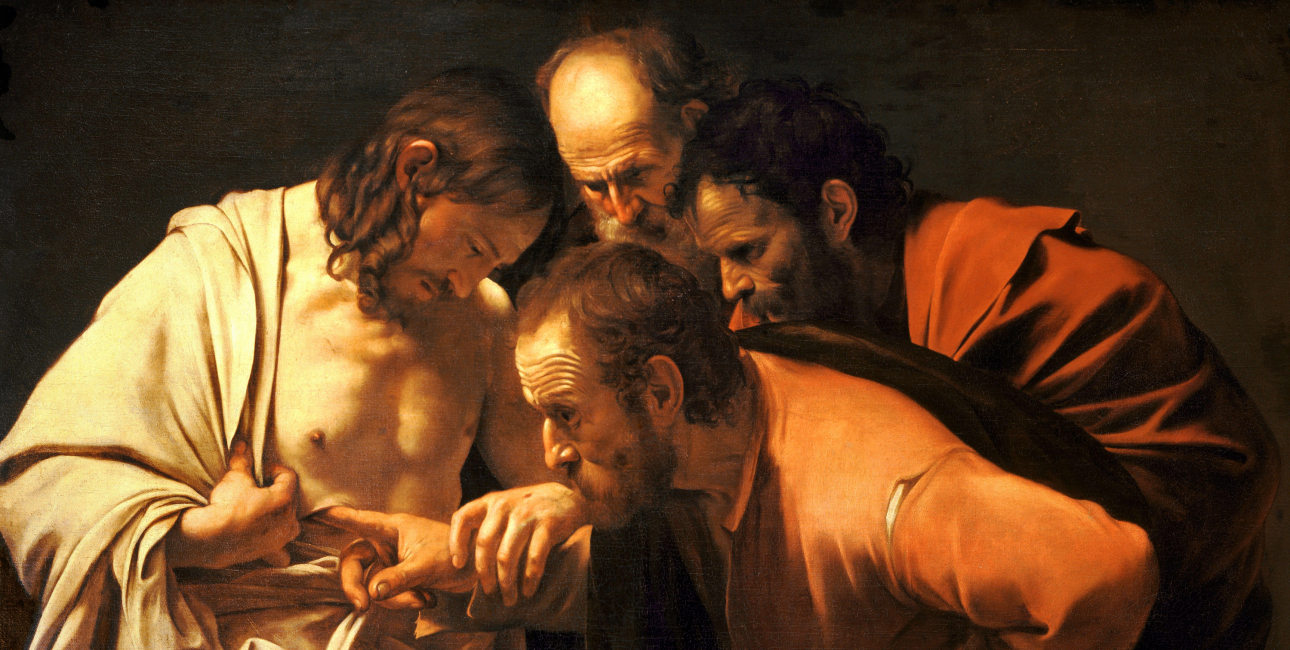 Da de andre disciple fortæller Thomas, at de har set den opstandne Kristus, vil Thomas kun tro det, hvis han selv kan stikke fingrene i Jesus’ sår. Han vil selv kunne sikre sig, at det faktisk er Jesus. Maleri af Caravaggio, 1602. Kilde: Wikimedia Commons.