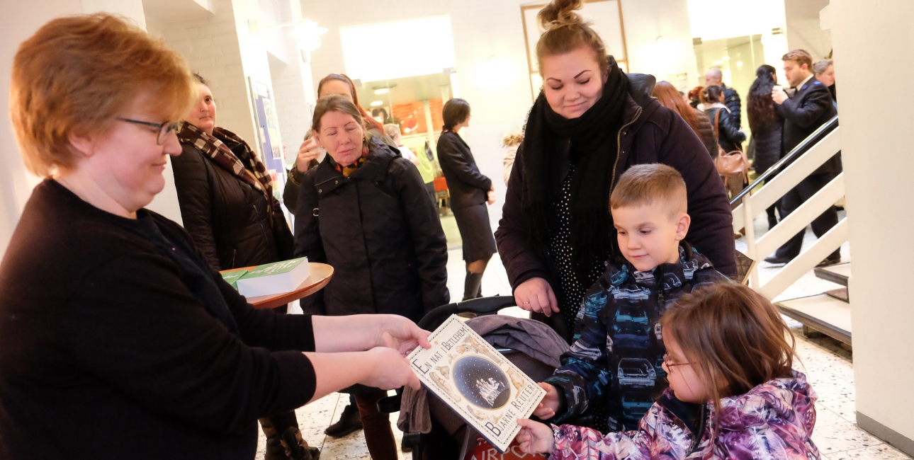 Bibeluddeling Frelsens Hær. Foto: Rune Hansen