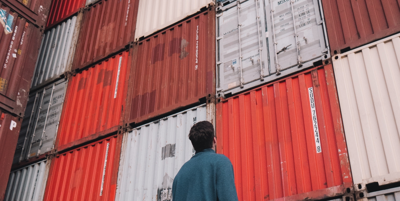 Containerøvelse, bibelsk sjælesorg. Foto: Pat Whelen /Unsplash