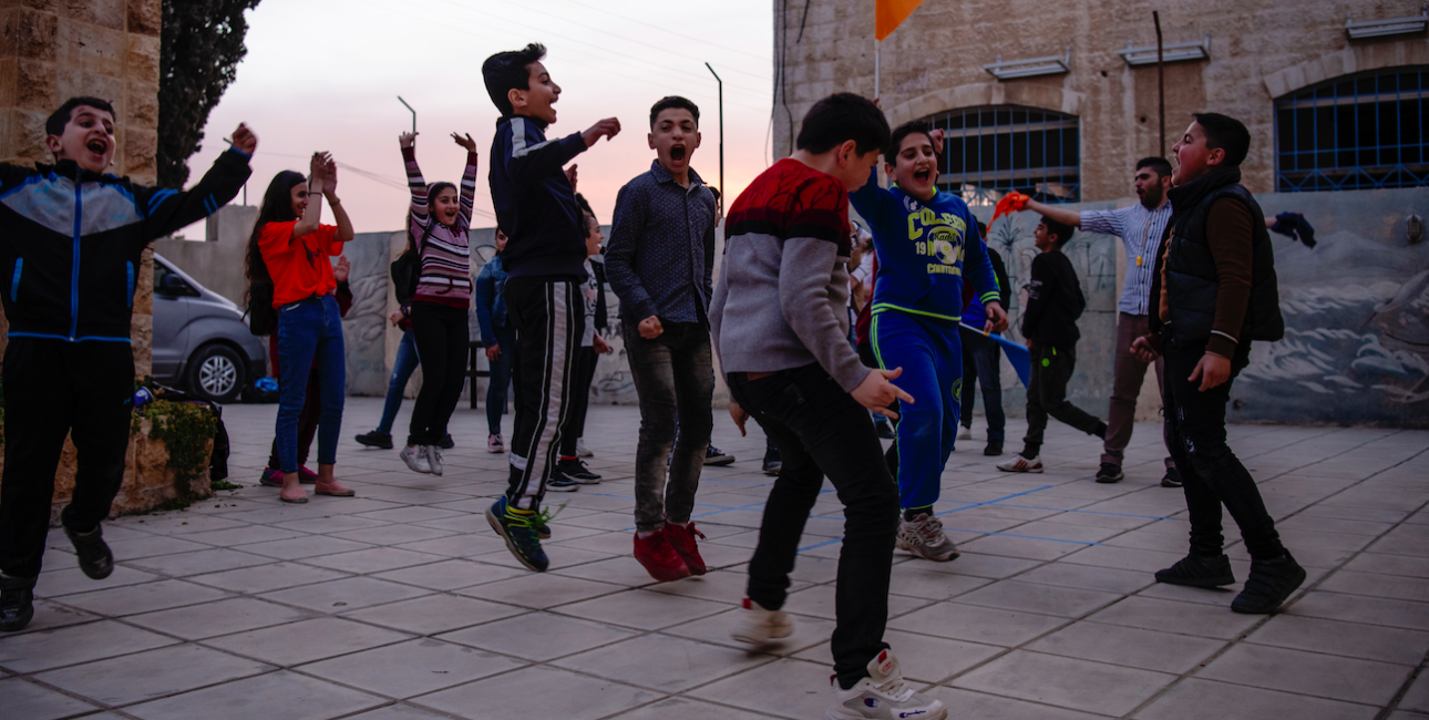 Legende flygtningebørn i Jordan. Foto: Les Kaner