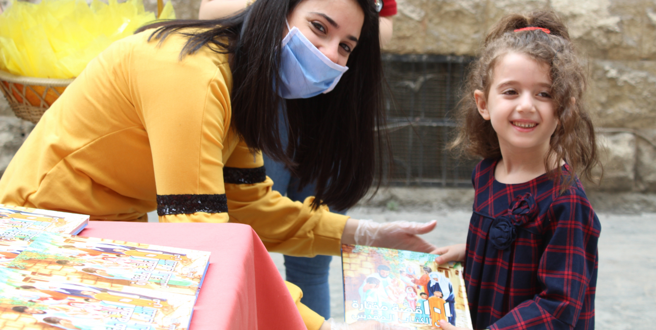 Bibeluddeling til børn i Syrien. Foto: UBS
