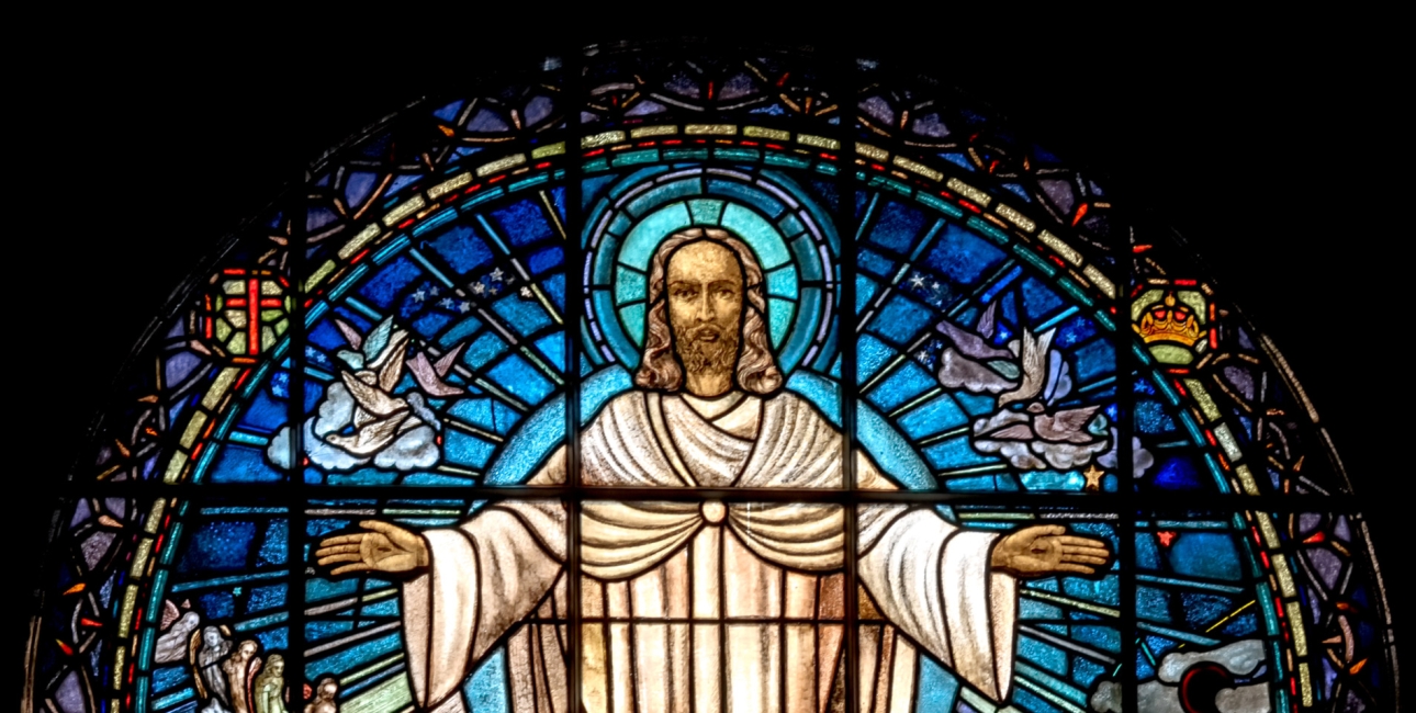 Jesus. Glasmosaik fra Kruiskerk i Dordrecht, Holland. Foto: Unsplash.