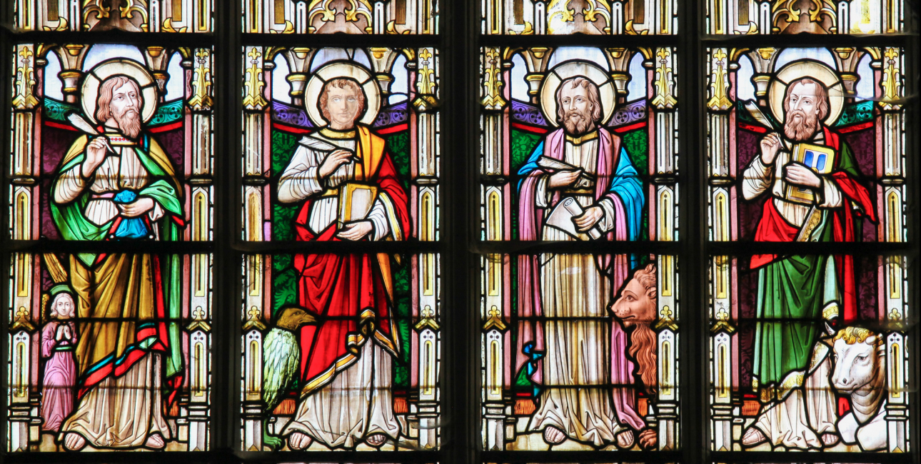 De fire evangelister. Glasmosasik fra Sint-Catharinakerk i Stabroek, Belgien. Foto: Jorisvo / Shutterstock.com.