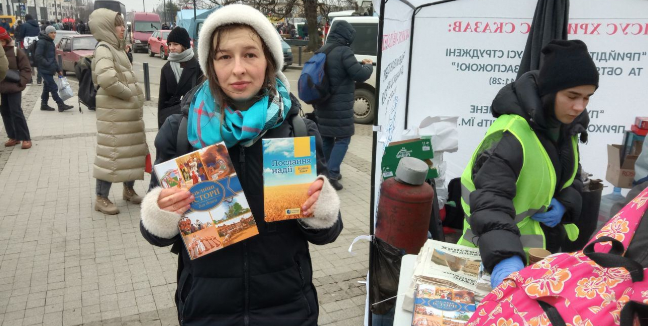 Uddeling af bibler i Ukraine