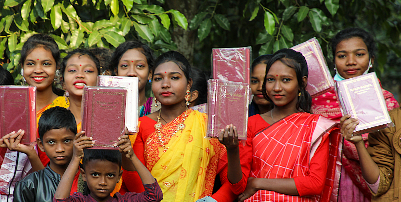 Ny bibeloversættelse, Bangladesh. Foto: Andrea Rhodes.
