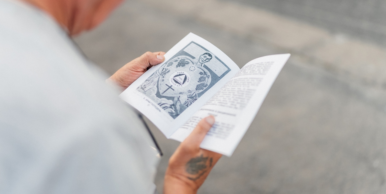 Bibeluddeling i Kasakhstan. Foto: Alex Baker. 