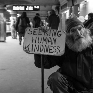 Seeking human kindness. Foto: Unsplash.