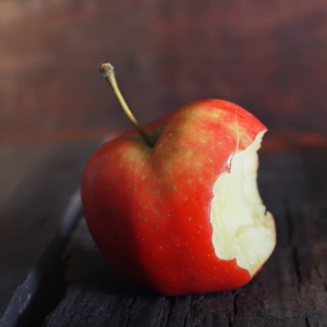 En bid af æblet. Foto: Colourbox.