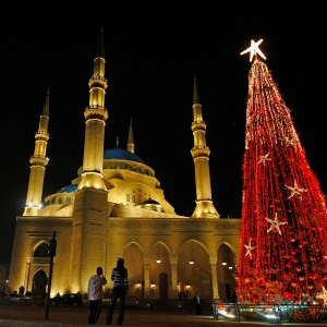 Juletræ ved Mohammed al-Amine-moskéen i Beirut. Foto: Ritzau Scanpix.