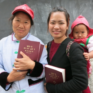 Kina, kvinder med bibler. Foto: De Forenede Bibelselskaber