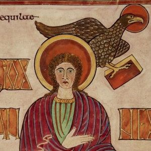 Evangelisten Johannes portrætteret med sit symbol, ørnen, der holder en lille bog i sine klør. Portrætside, f. 209v fra Lindisfarne-manuskriptet. © British Library.