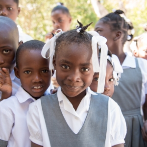 Skolepiger, Haiti. Foto: Andrea Rhodes