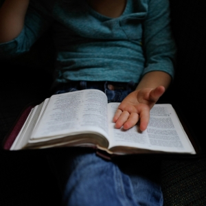 En åben bibel. Foto: Unsplash.