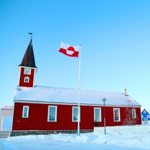 Annaassisitta Oqaluffia (Vor Frelser Kirke) i Nuuk er Grønlands domkirke. Foto: Chris Christophersen / Shutterstock.