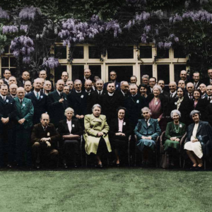 På ruinerne af Anden Verdenskrig voksede et nyt bibelfællesskab frem. I 1946 samledes repræsentanter fra 13 bibelselskaber i England og stiftede De Forenede Bibelselskaber.