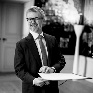 Kong Frederik X præsenteres for fadervor på Amalienborg. Foto: Kongehuset ©