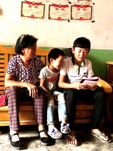 Kina: Bedsteforældre tager sig af børnebørn. Foto: Synne Garff 