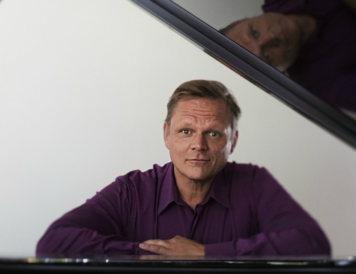 ”Jeg kan ikke forklare hvorfor, men jeg har aldrig tvivlet på Guds eksistens. Folk må selvfølgelig selv om, hvad de tror på, men jeg misunder ikke dem, der slet ikke tror på noget", siger Sigurd Barrett. Pressefoto. 