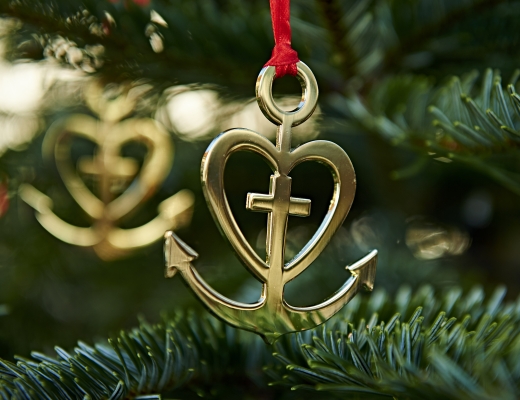 Julepynt med tro, håb og kærlighed. Kan købes i Bibelselskabets netbutik. Foto: Carsten Lundager.