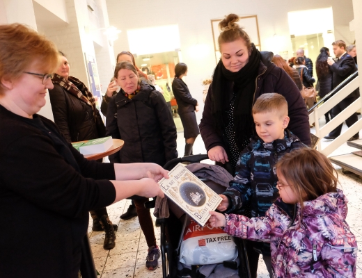 Bibeluddeling Frelsens Hær. Foto: Rune Hansen