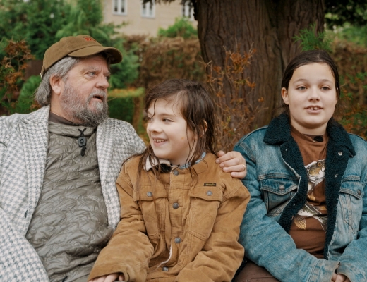 Da journalist Anders Lund Madsens bror Peter døde pludseligt sidste år, kom døden helt tæt på. Det fik ham til at medvirke i DR’s nye tv-program Mit Testamente, hvor han fortæller, hvordan han med otte sammenbragte børn – den yngste knap to år – har indset, at han risikerer at efterlade sin familie i en svær situation, hvis han ikke får skrevet testamente i tide. Foto:  Laud People. 