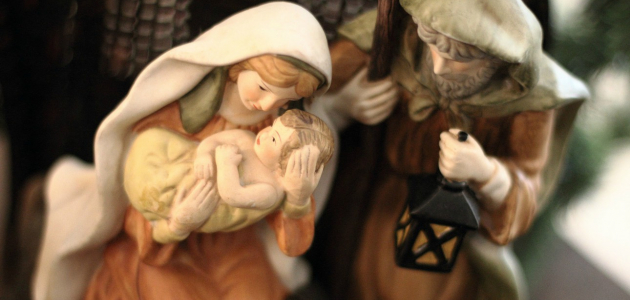 "Hun var højgravid med sit første barn, og mens de var i Betlehem, fødte hun sin søn. Hun lagde et tæppe om ham og lagde ham til at sove i en foderkrybbe i en stald, for der havde ikke været plads til dem andre steder." Sådan lyder det om Jesus' fødsel i Den Nye Aftale - Det Nye Testamente på nudansk. Foto: Pixabay.