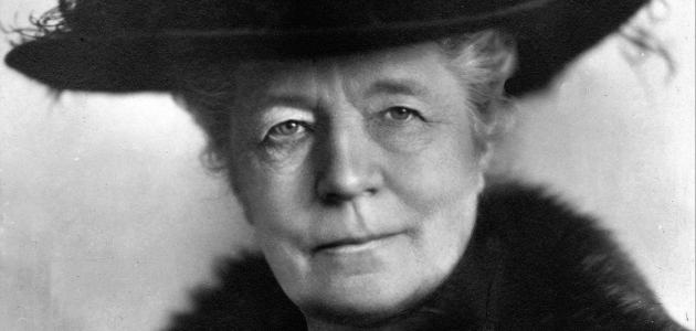 Selma Lagerlöf hentede stor litterær inspiration i Bibelen. Der findes kristne referencer i mange af hendes fortællinger bl.a. Kristuslegender, Legenden om juleroserne, Jerusalem, Antikrists mirakler og Kejseren af Portugalien. Og kristne temaer som skyld, forsoning og tilgivelse bliver også udforsket i hendes mest berømte roman Niels Holgersens forunderlige rejse gennem Sverige. Foto: Wikimedia Commons.