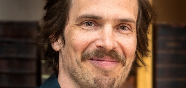 Kristian Leth bliver sprogkonsulent på Første Kongebog