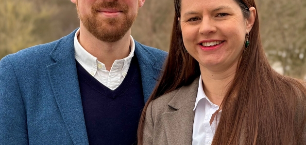 “Står det virkelig i Bibelen?” Sognepræst Maren Pitter Poulsen og universitetslektor Frederik Poulsen har ladet deres egne børn være de første prøve¬læsere af de fortællinger, der nu er samlet i ”Usædvanlige bibelhistorier”.