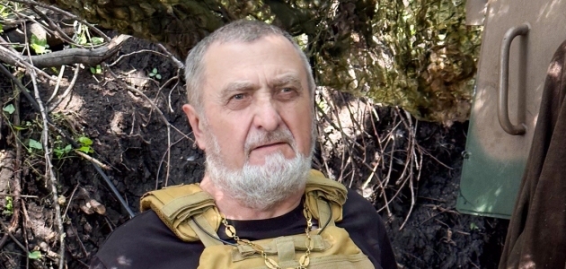 Vasyl Lutsyshun rejser jævnligt til fronten i Ukraine. Trods krig og store personlige tab holder han fast i troen. Foto:  Oleg Sirotkin.