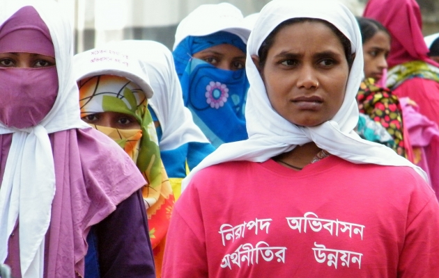 En gruppe kvinder protesterer mod vold mod kvindelige migrantarbejdere. Foto: UN Women/Humaira Farhanaz