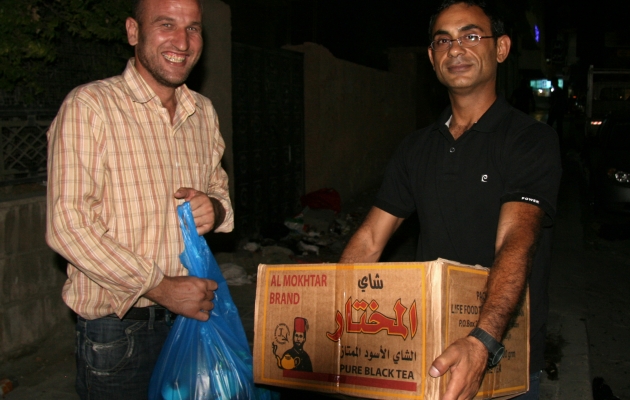 Bibelselskabets nødhjælpskasse bliver uddelt til flygtninge i Jordan. Foto: Lotte Lyng og Synne Garff.