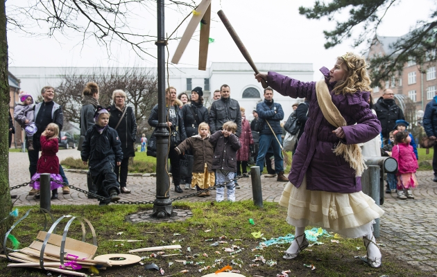 Man skal slå hårdt, hvis man vil vippe de sidste pinde af rebet. Foto: Søren Bidstrup/Scanpix.