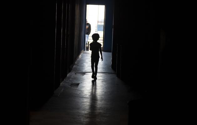 Barn i silhuet, bibelsk sjælesorg. Foto: Denis Farrell/AP/Ritzau Scanpix
