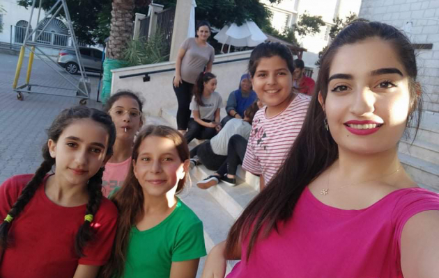 Unge kvinder fra den kristne menighed i Gaza. Foto: Mary Frank