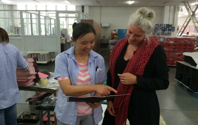 Synne Garff i Nanjing, bibeltrykkeri. Foto: UBS