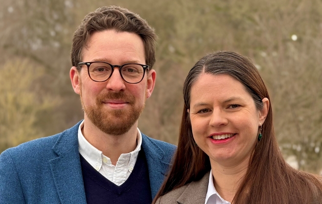 “Står det virkelig i Bibelen?” Sognepræst Maren Pitter Poulsen og universitetslektor Frederik Poulsen har ladet deres egne børn være de første prøve¬læsere af de fortællinger, der nu er samlet i ”Usædvanlige bibelhistorier”.