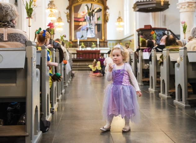 Fastelavn minder os om, at vi kan tage masken af.