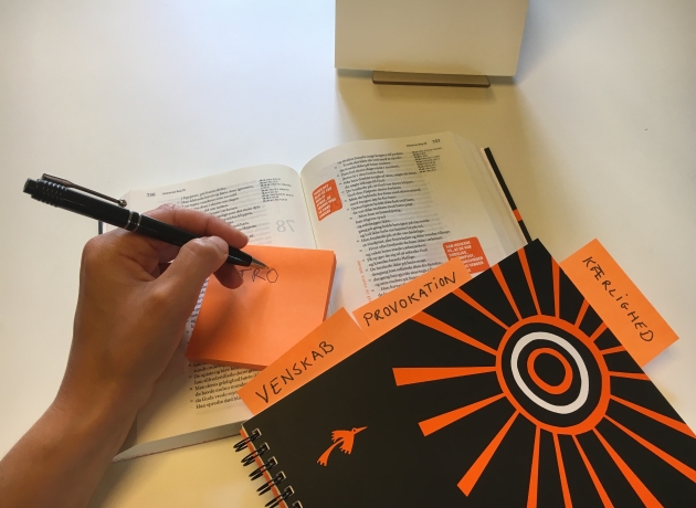 "Bibelen til konfirmander" er et grundværktøj til konfirmandundervisningen. Nu har den fået sin helt egen undervisningsvejledning.