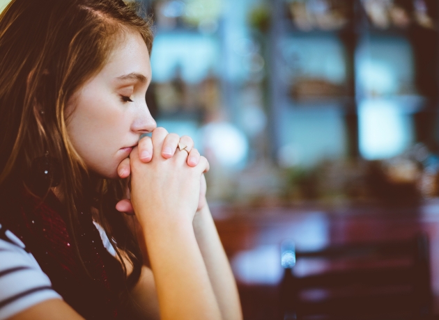 Bøn er samtale med Gud. Foto: Unsplash. 