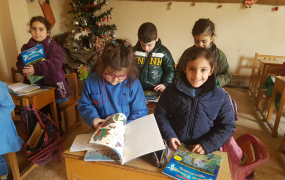 "December var en travl tid," fortæller George Andrea, direktør for Bibelselskabet i Syrien. "Vi udgav en særlig julebog fuld af historier, som vi gav til børnene. Guds ord er virkelig på arbejde i Syrien!" Foto: UBS