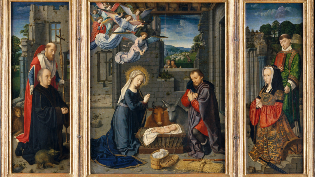 Maria og Josef beder over Jesu krybbe mens okserne ser til. Ude til højre ses en bedende kvinde fra malerens samtid. Udsnit af Gerard Davids "Triptykon med Jesu fødsel". Fra Wikimedia Commons.